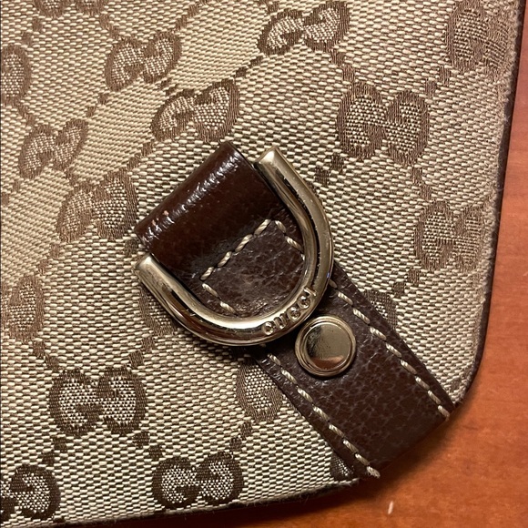Gucci Abbey Crossbody Bag - Picture 8 of 16
